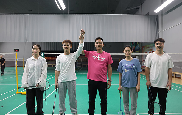 同臺(tái)競(jìng)技，各展風(fēng)采