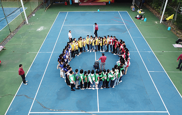 快樂(lè)工作，團(tuán)結(jié)協(xié)作